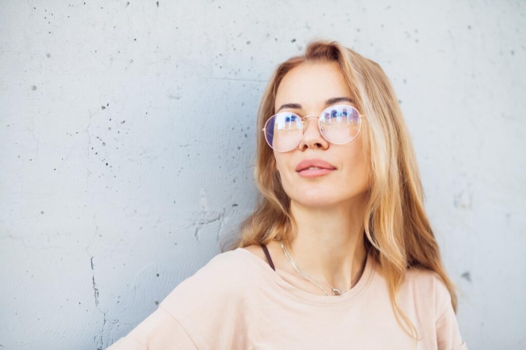 Okulary korekcyjne Prada mogą stać się kluczowym elementem każdego stroju